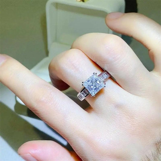 Acaban de llegar camisetas Trendsi - Elegante anillo cuadrado de moissanita