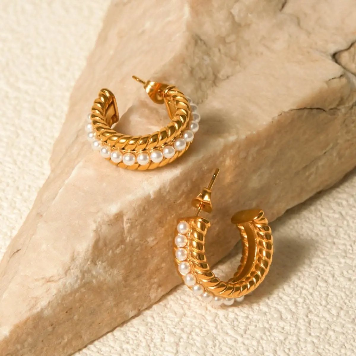 T-Shirts Trendsi Elegant pearl c-hoop earrings