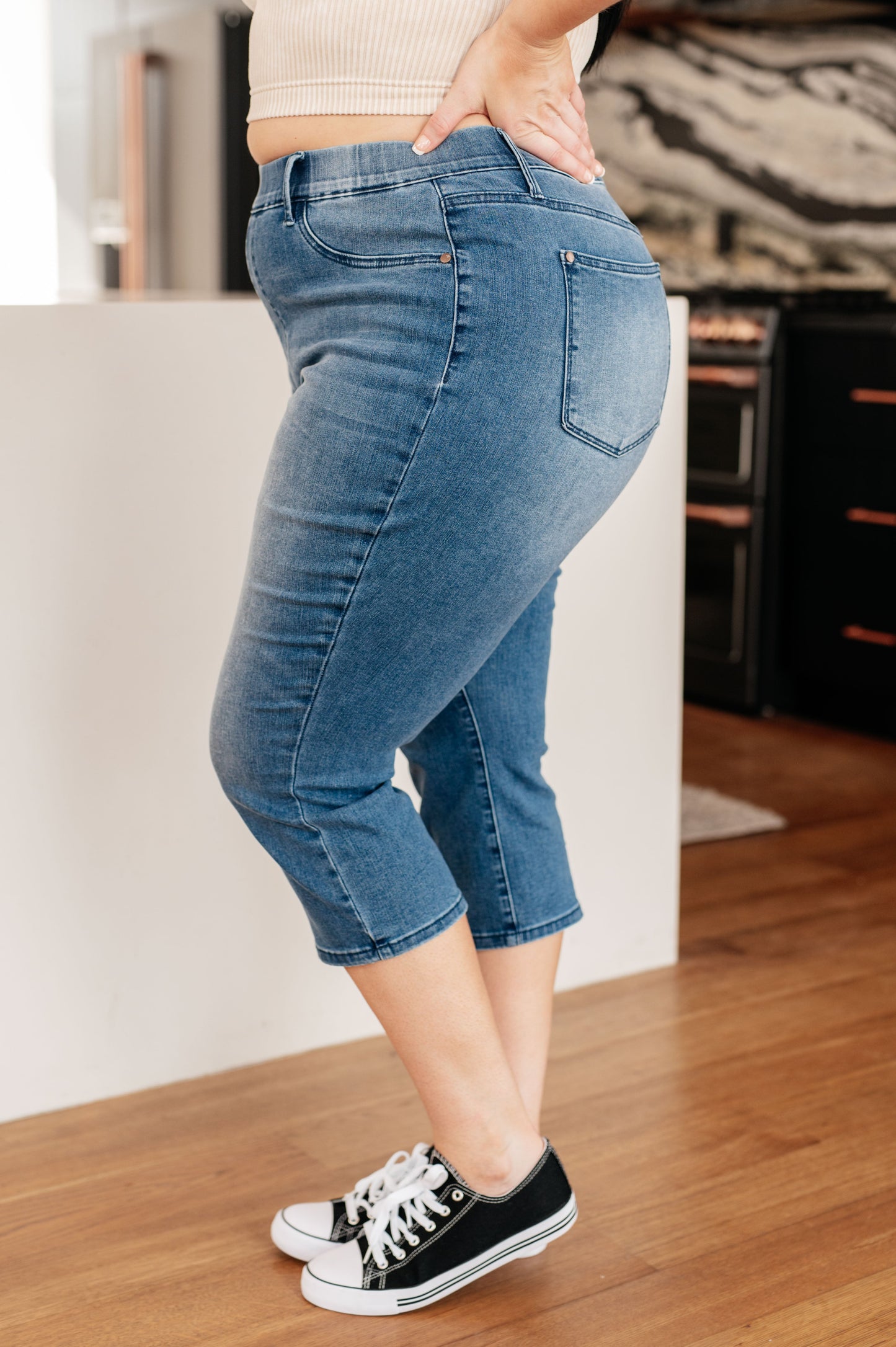 Pantalones capri Emily de mezclilla fresca, de tiro alto y sin cierre