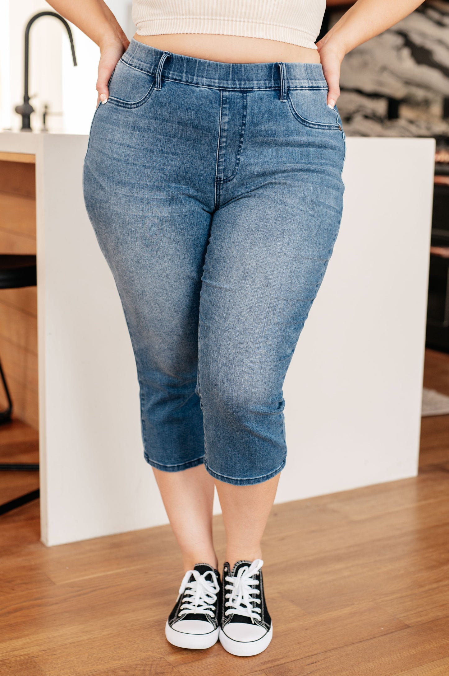 Pantalones capri Emily de mezclilla fresca, de tiro alto y sin cierre