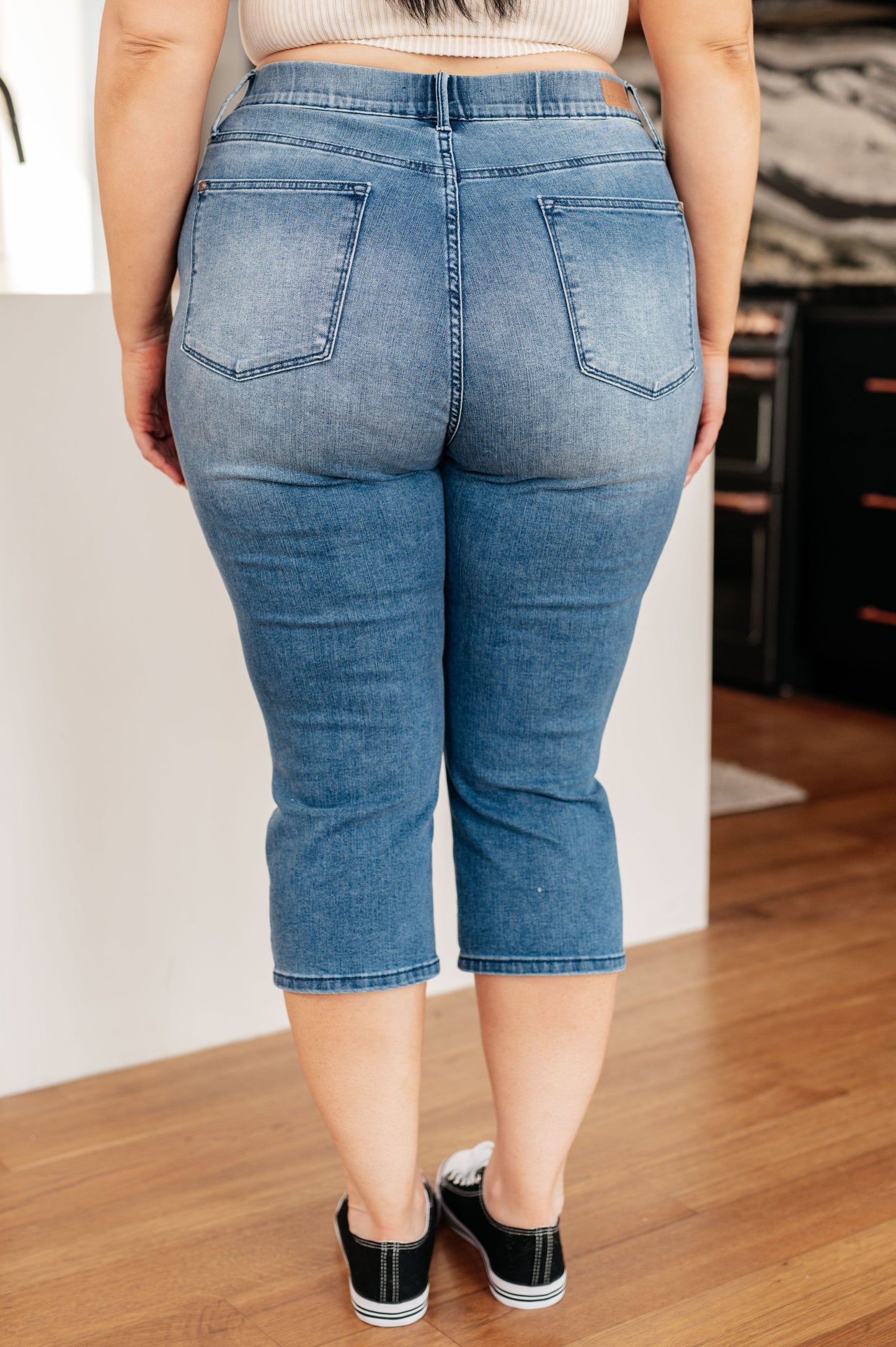 Pantalones capri Emily de mezclilla fresca, de tiro alto y sin cierre
