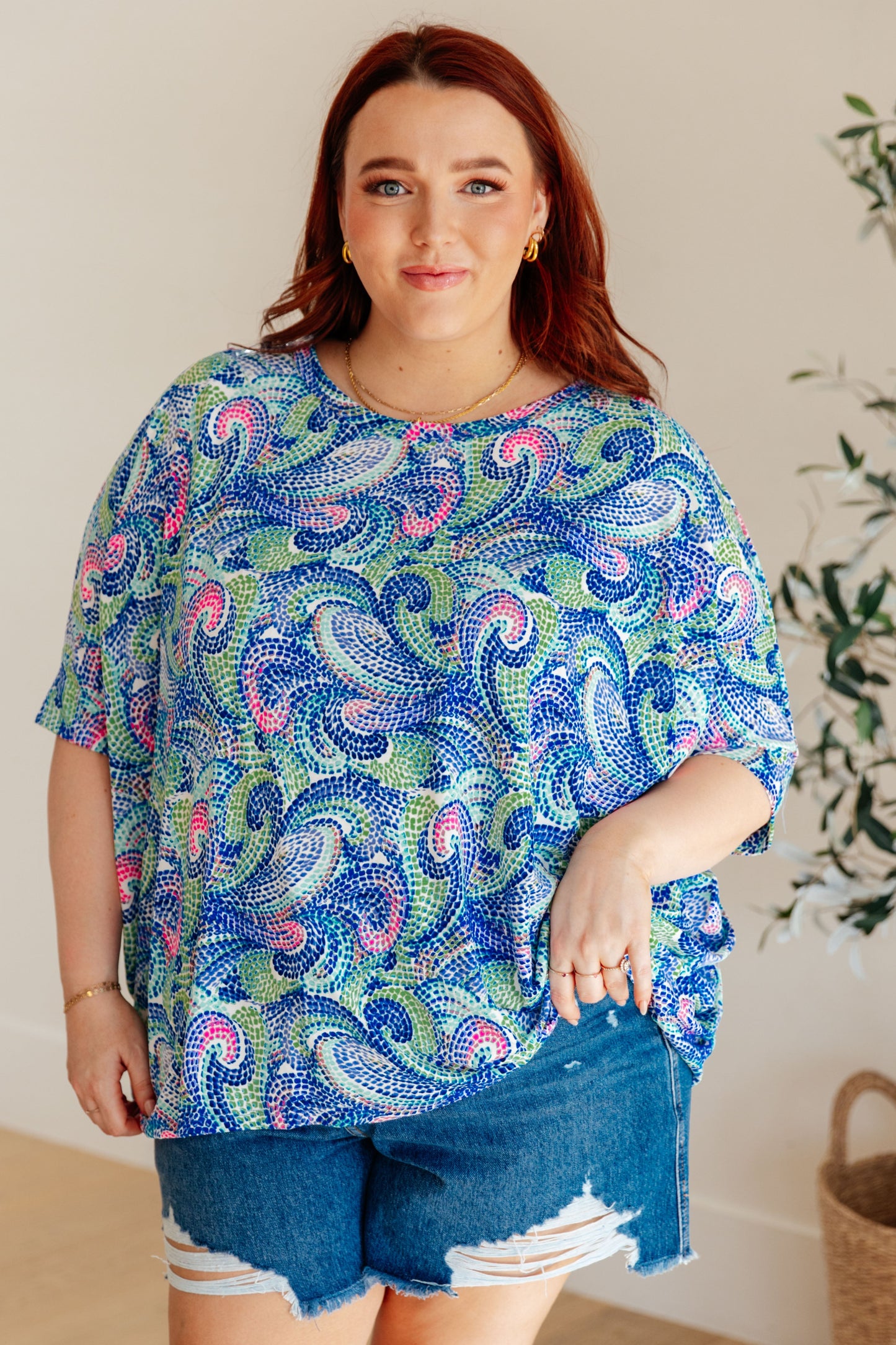 Blusa esencial en combinación de azul pintado
