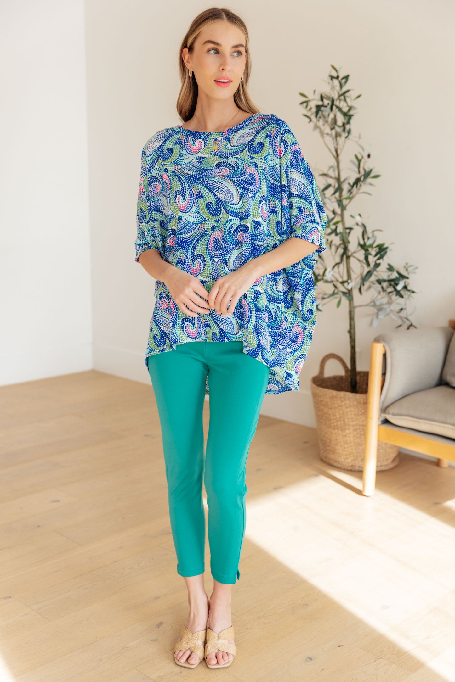 Blusa esencial en combinación de azul pintado