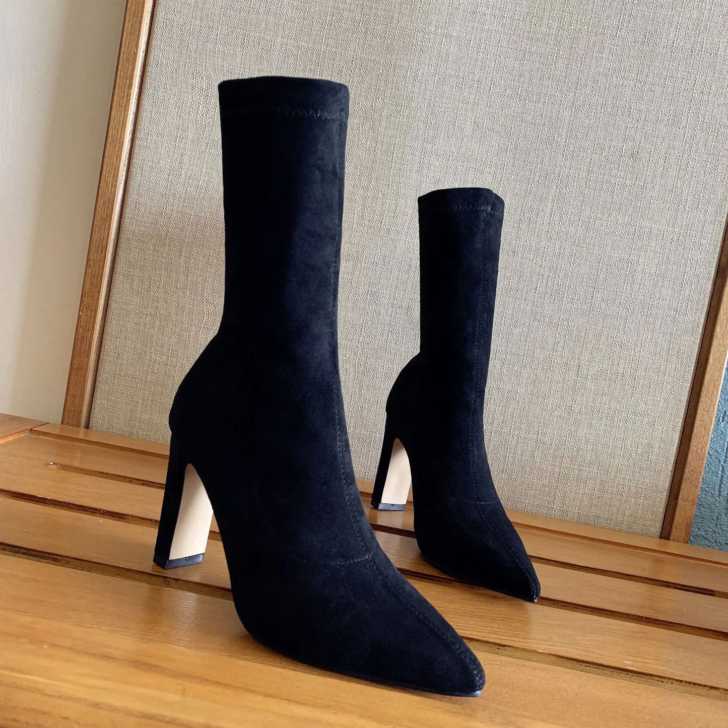 "New Suede Boots for Autumn and Winter"