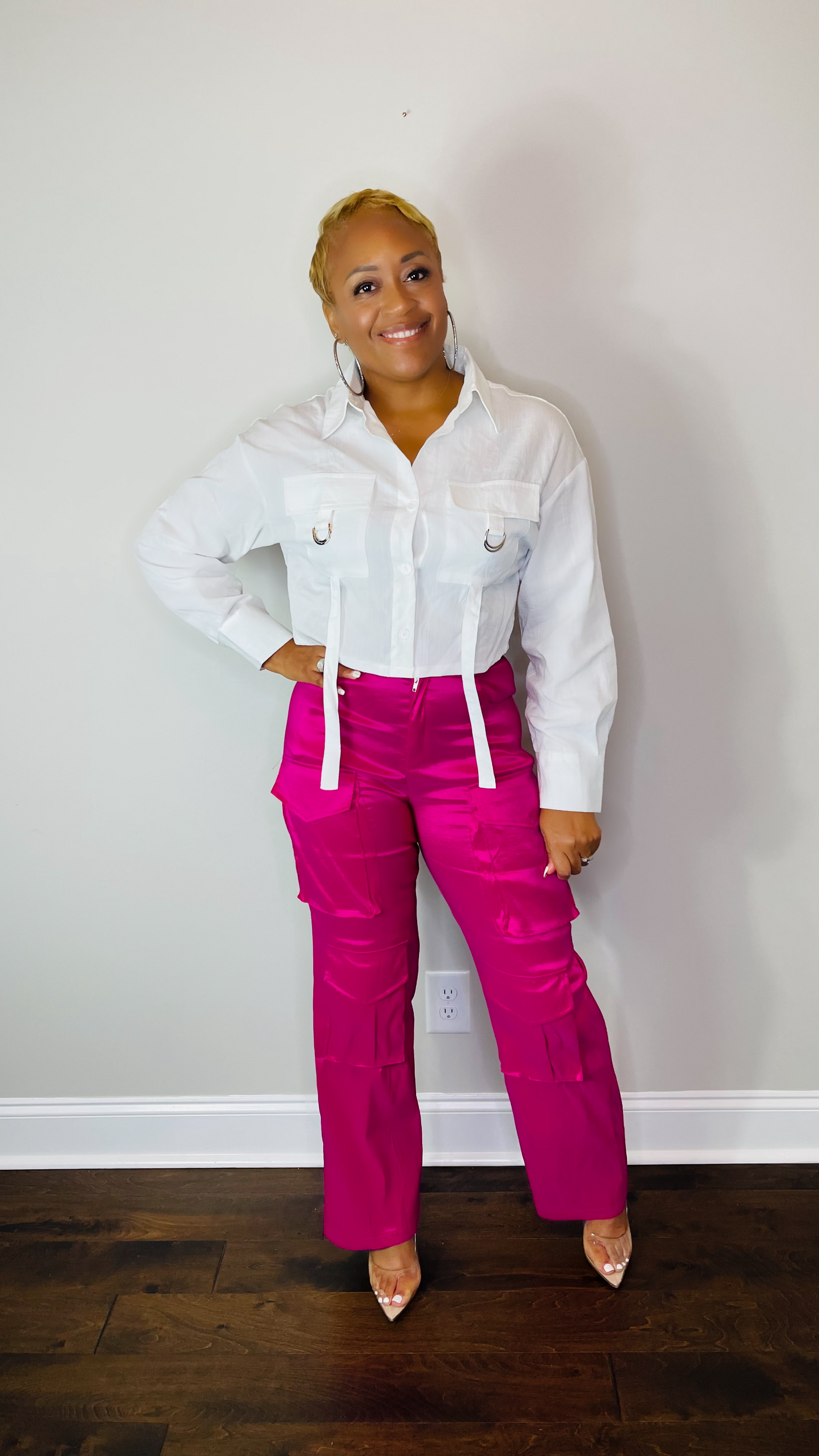 Pantalones cargo de satén rosa
