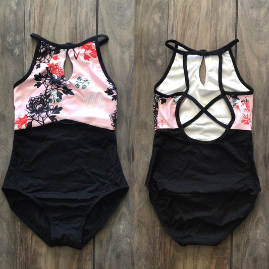Maillot de flores rosa pétalo elegante