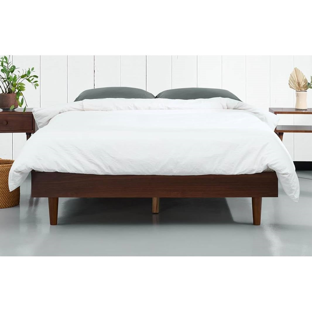Estructura de cama de plataforma Mid-Century Modern de tamaño matrimonial con acabado de madera marrón oscuro