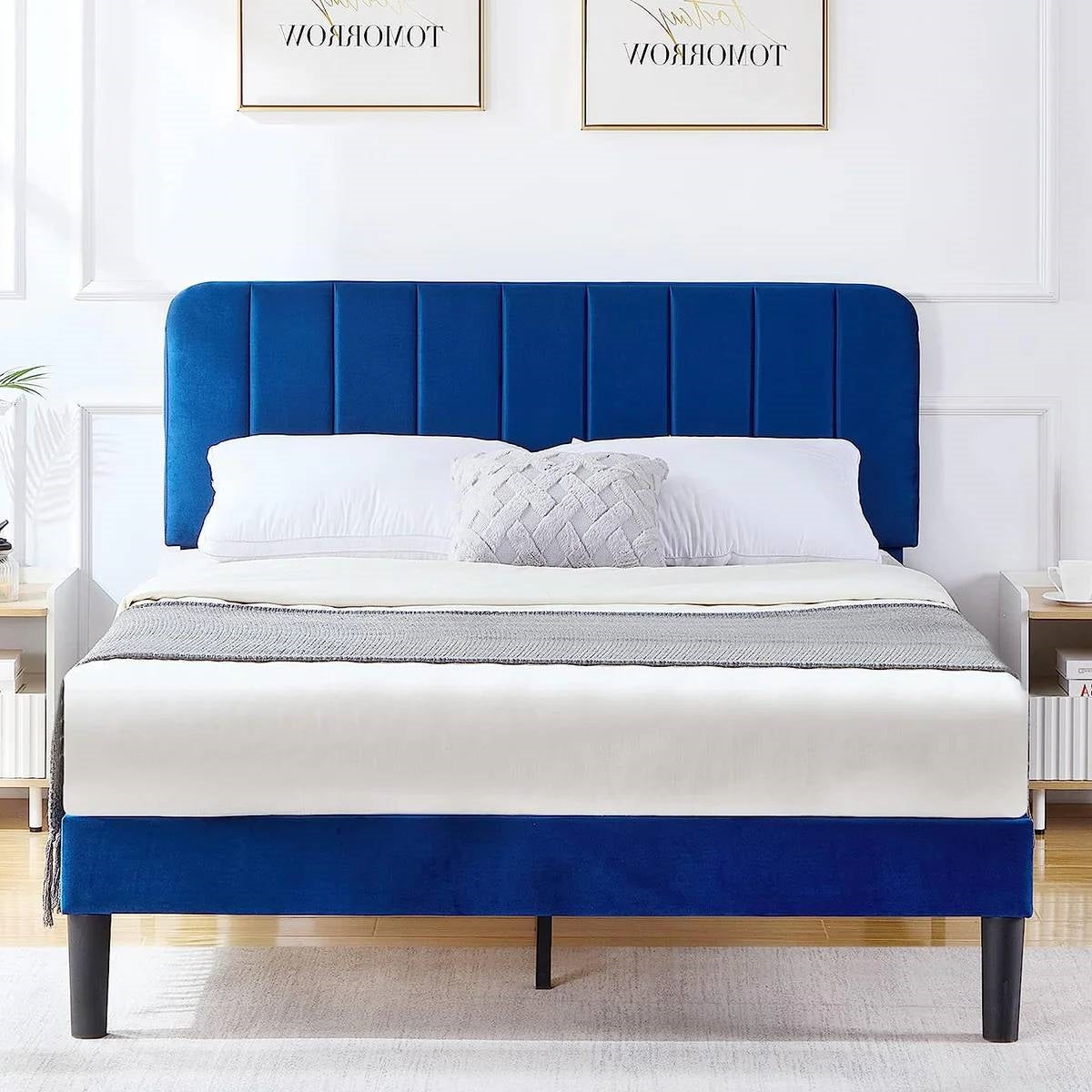 Base de cama tapizada azul tamaño matrimonial con cabecero