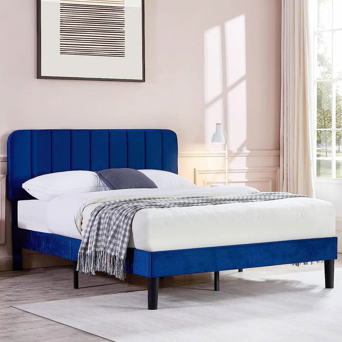 Base de cama tapizada azul tamaño matrimonial con cabecero