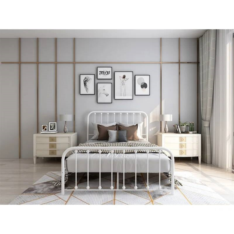 Estructura de cama matrimonial clásica de metal blanco con cabecera y piecera de listones