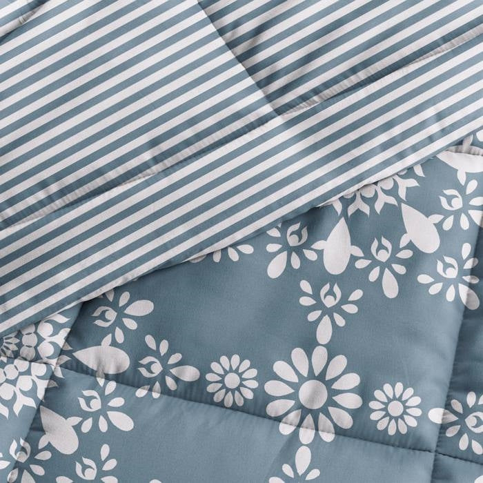 Juego de edredón floral y rayado reversible de 3 piezas azul y blanco, tamaño Full/Queen