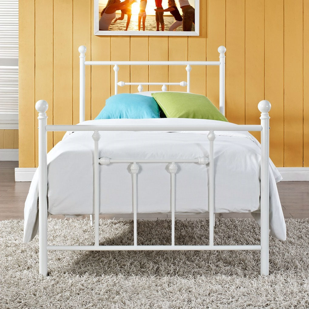 Cama de plataforma de metal blanco de tamaño completo con cabecero y pie de cama