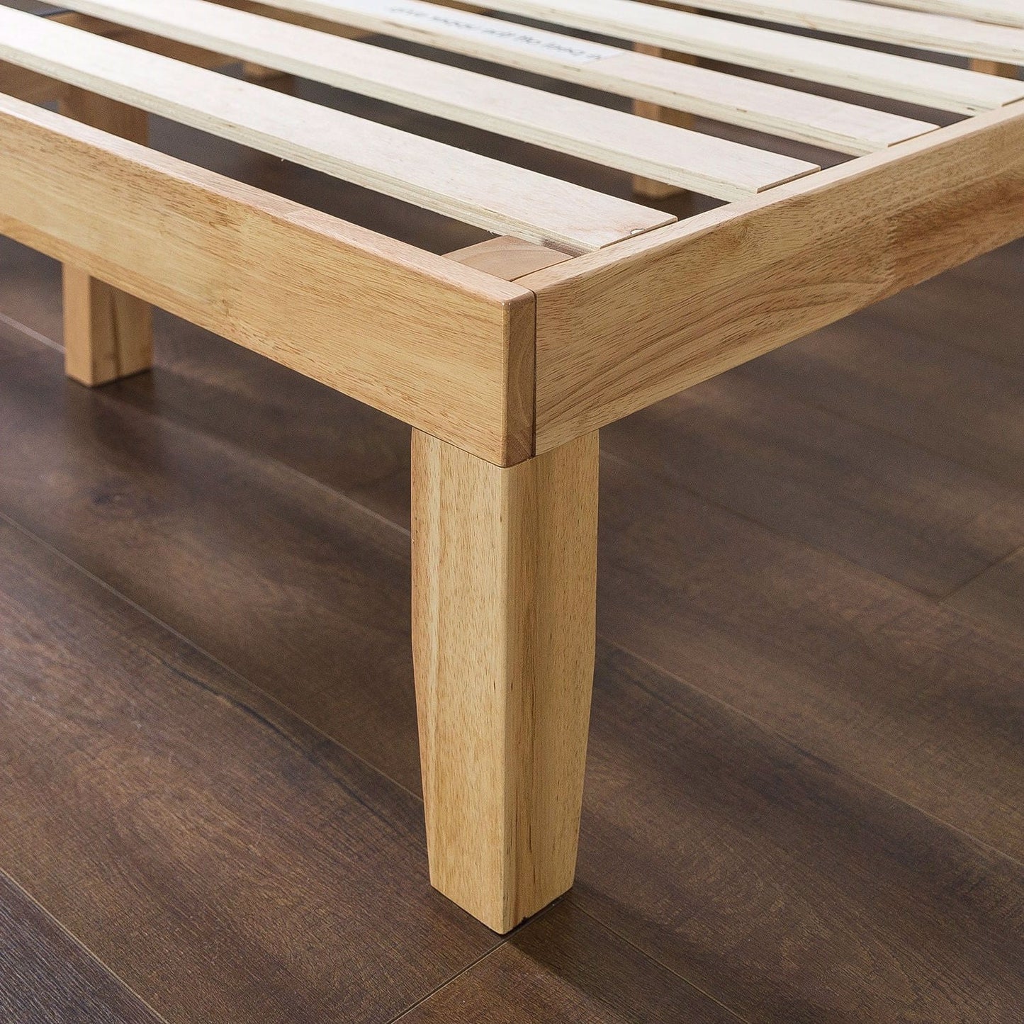Base de cama de plataforma de madera maciza tamaño completo con acabado natural
