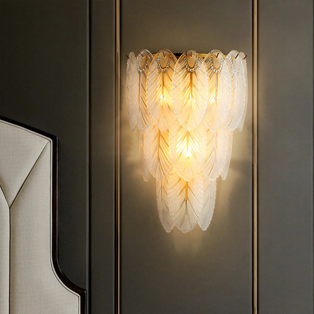 Lámpara de pared de cristal con plumas