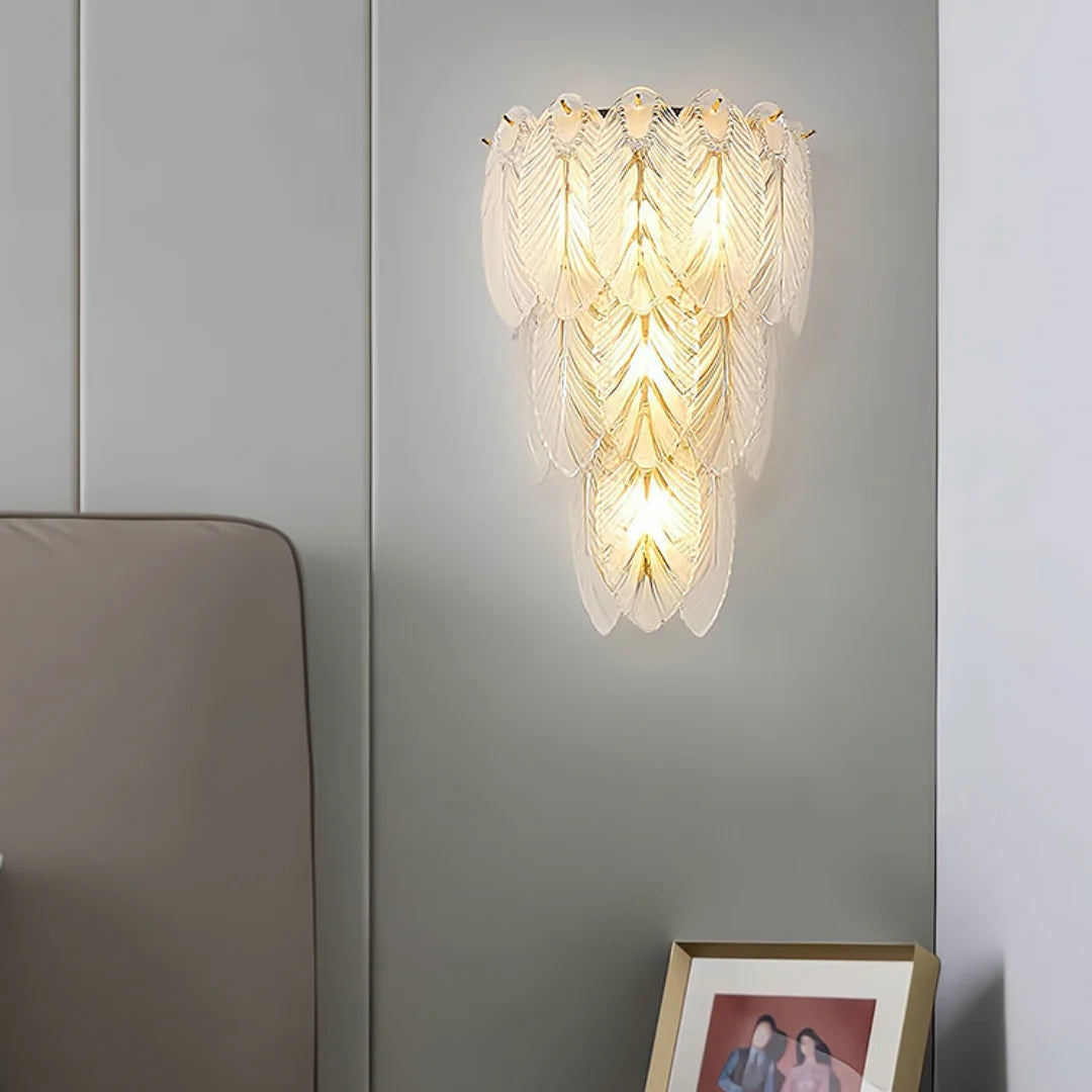 Lámpara de pared de cristal con plumas