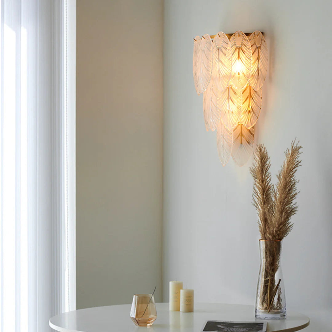 Lámpara de pared de cristal con plumas