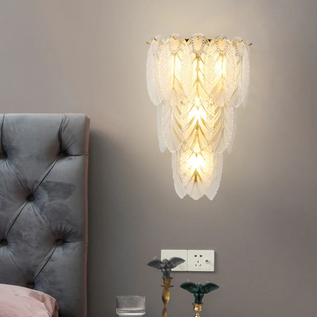 Lámpara de pared de cristal con plumas