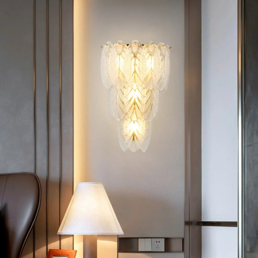 Lámpara de pared de cristal con plumas