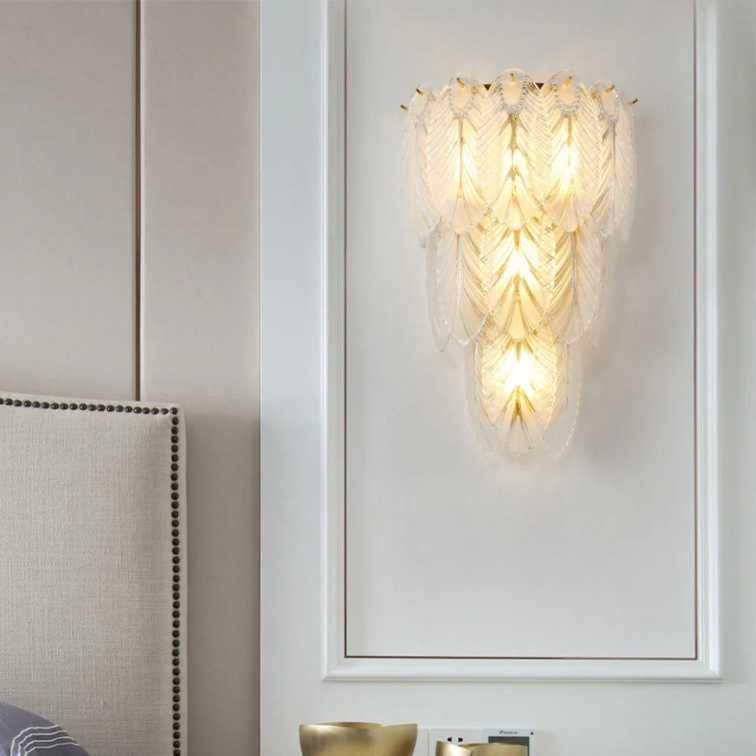 Lámpara de pared de cristal con plumas