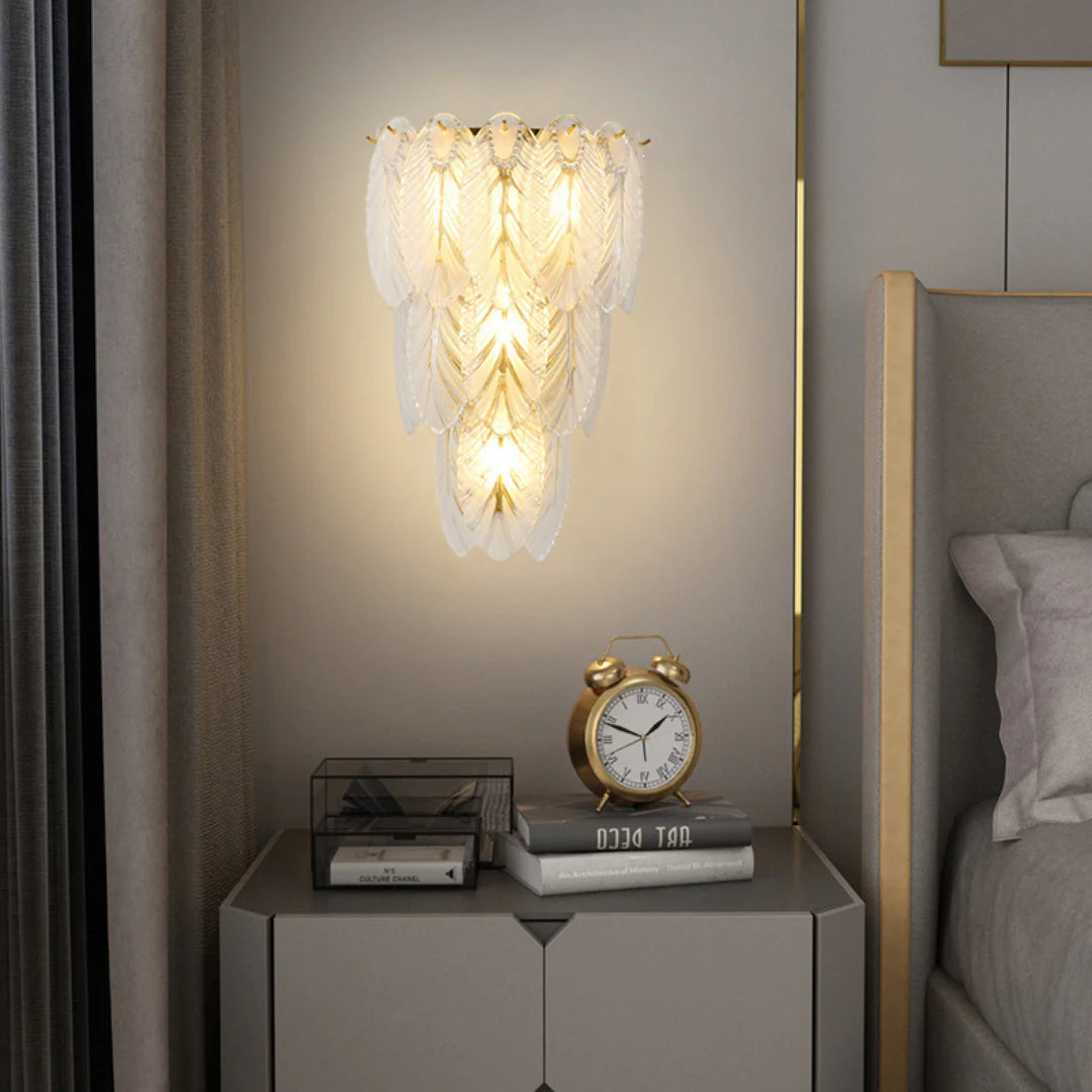 Lámpara de pared de cristal con plumas