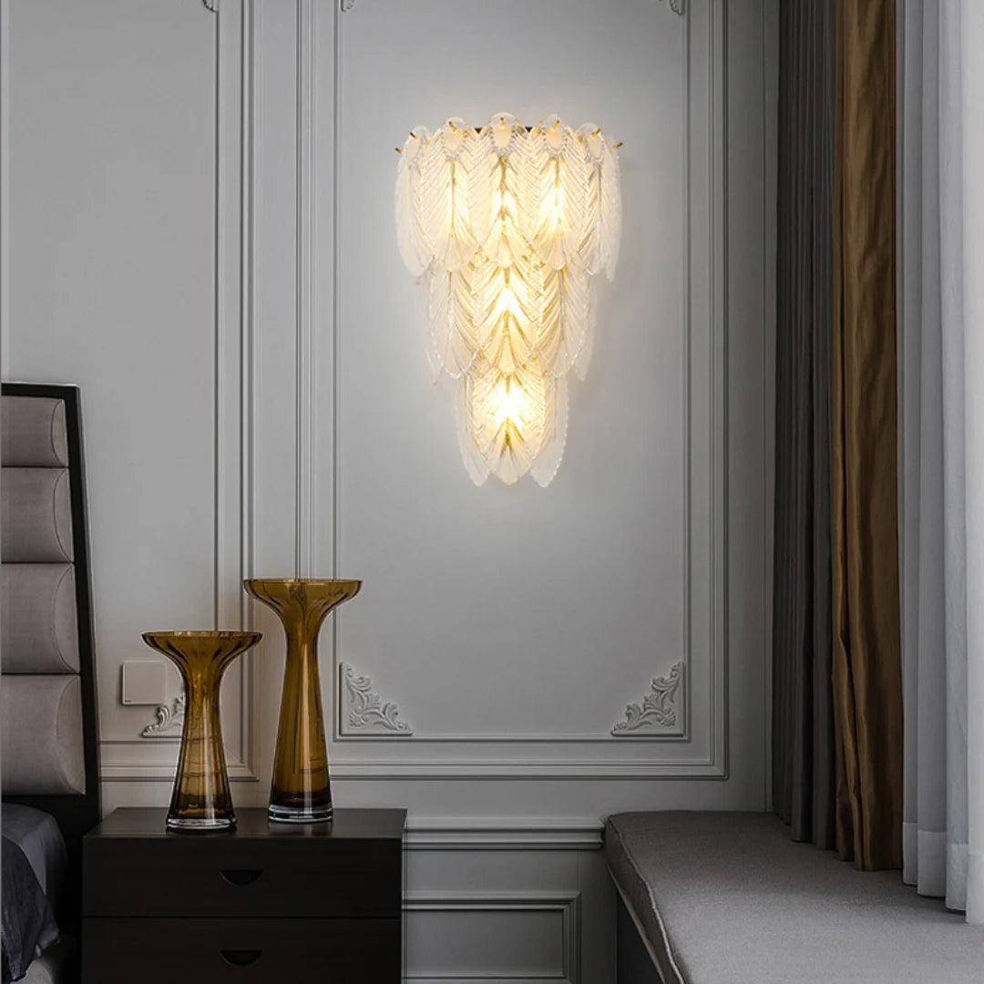 Lámpara de pared de cristal con plumas