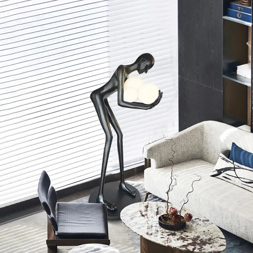 Lámpara de pie de escultura Figura Sosteniendo Bola