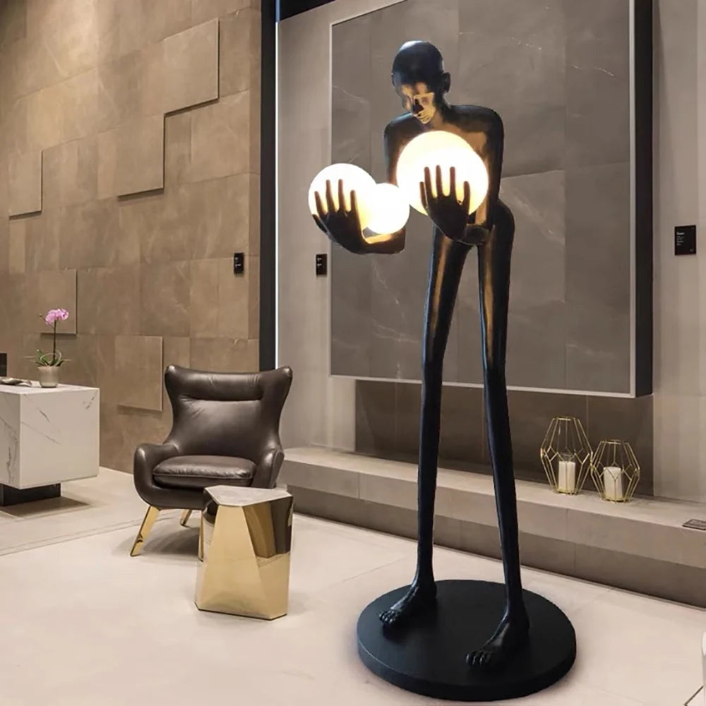 Lámpara de pie de escultura Figura Sosteniendo Bola