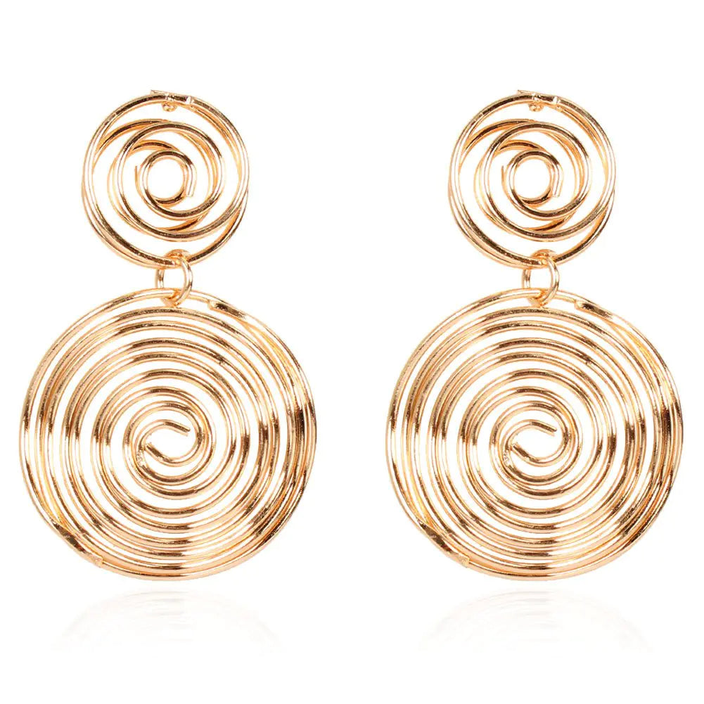 Aretes de oro y plata de moda para el estilo urbano