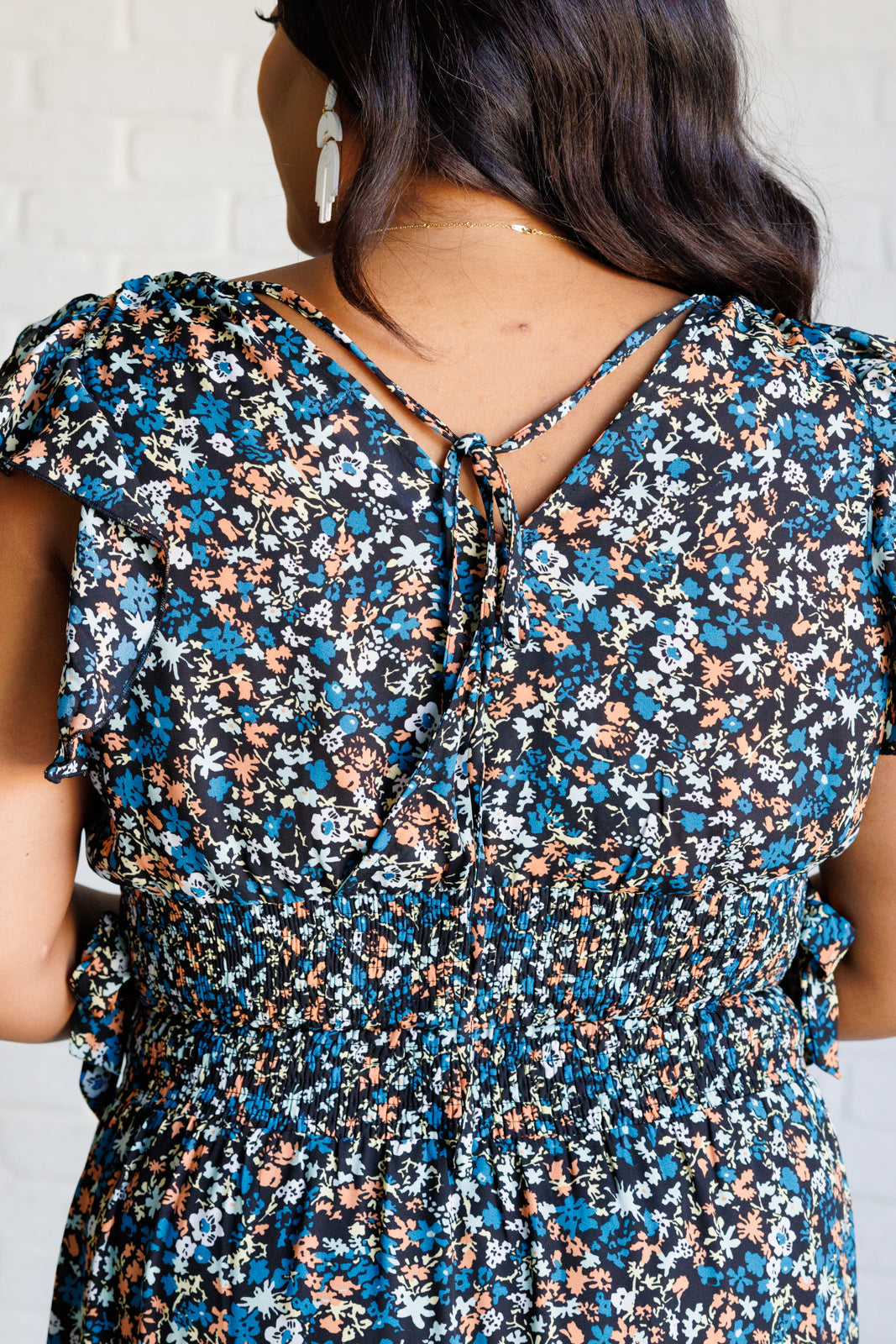 Conjunto de top corto con cuello de pico y falda Flutter of Florals