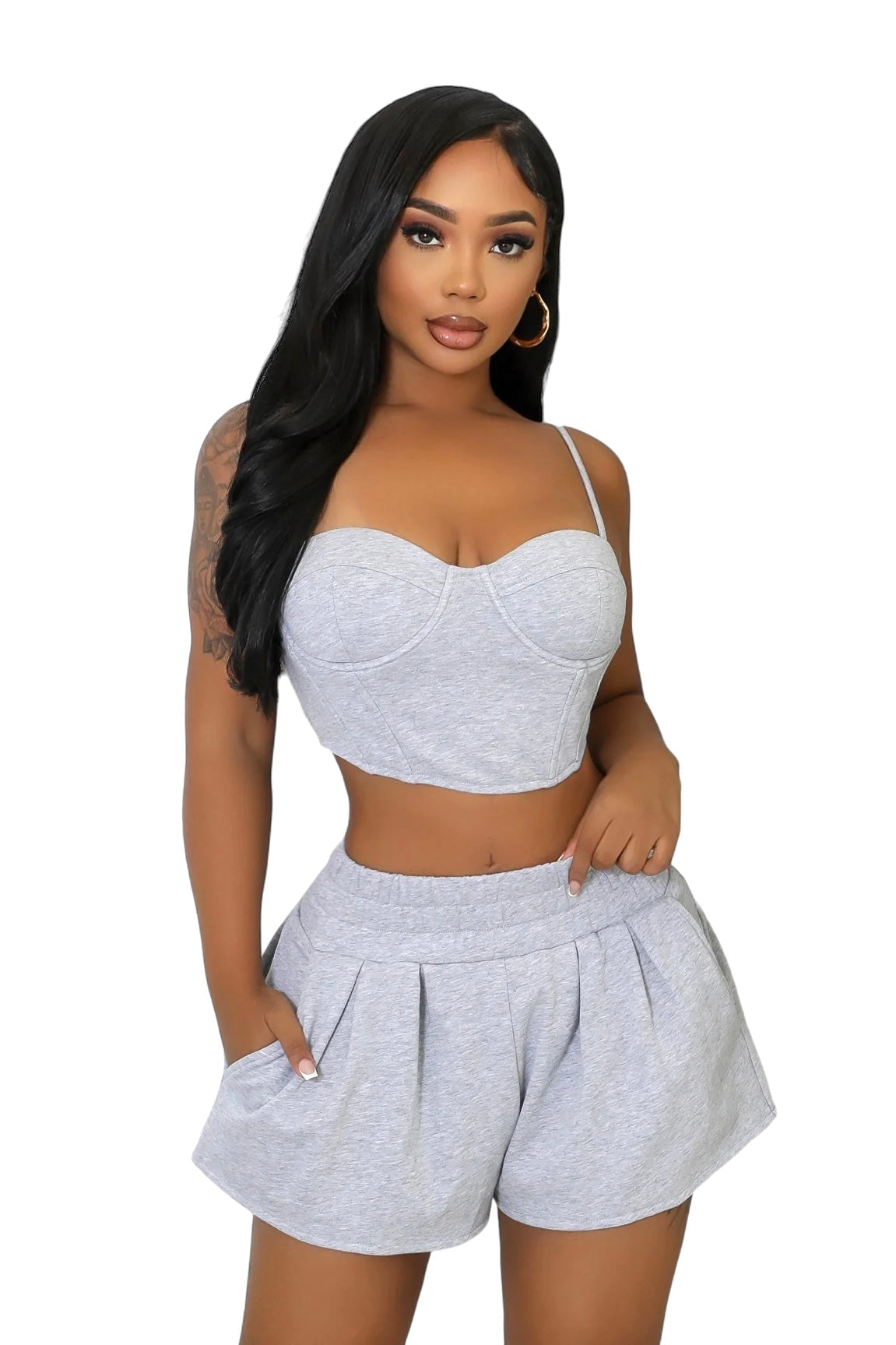 Conjunto de top corto y shorts gris jaspeado