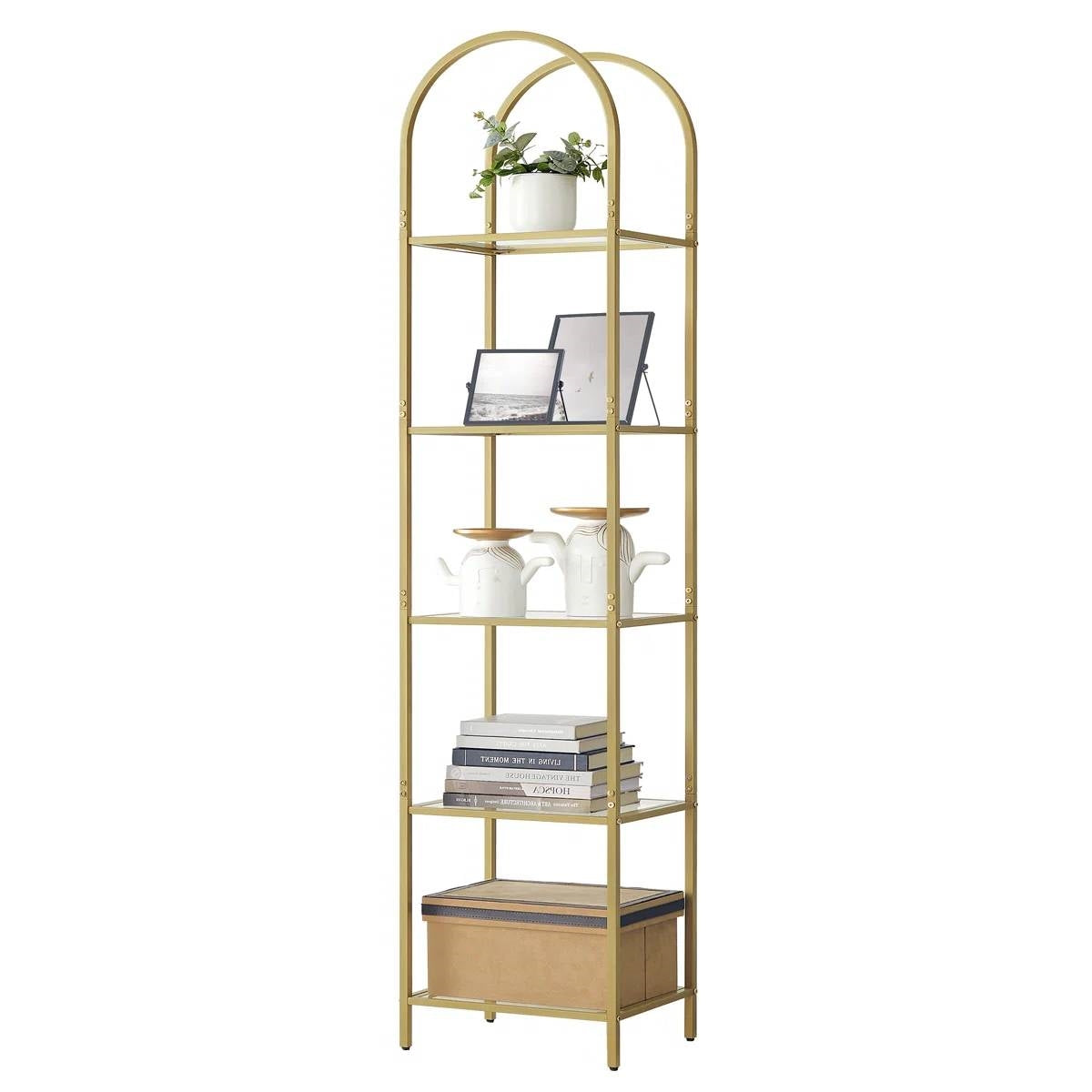 Estantería estrecha de metal dorado con parte superior arqueada y 5 estantes de cristal para almacenamiento