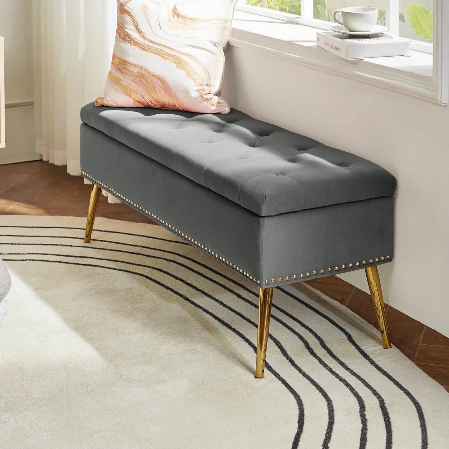 Banco de almacenamiento Mid-Century Modern para pie de cama con asiento de terciopelo gris y patas doradas