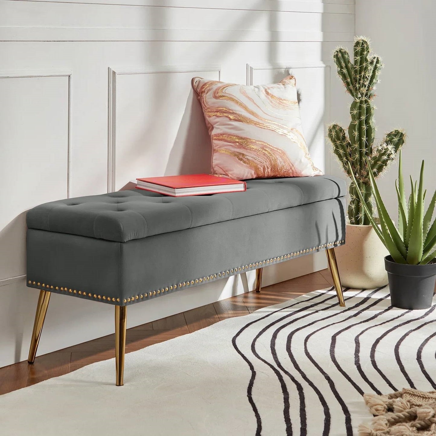Banco de almacenamiento Mid-Century Modern para pie de cama con asiento de terciopelo gris y patas doradas