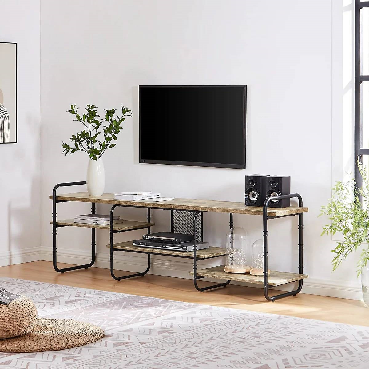 Mueble de TV/Centro de Entretenimiento Moderno de Madera Gris y Metal Negro para televisores de hasta 75 pulgadas
