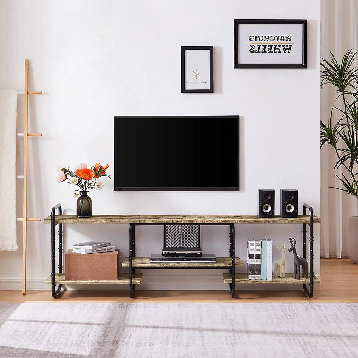 Mueble de TV/Centro de Entretenimiento Moderno de Madera Gris y Metal Negro para televisores de hasta 75 pulgadas
