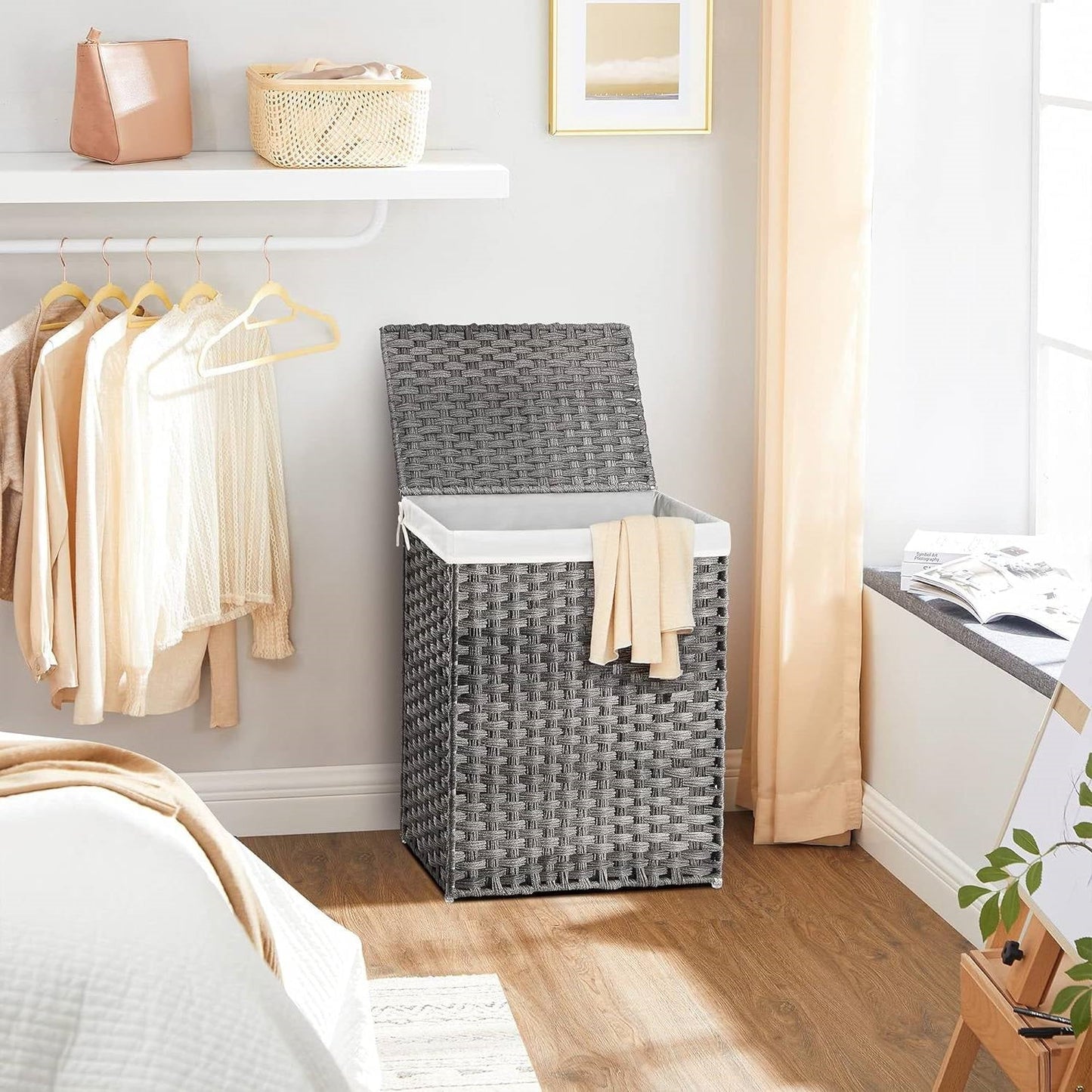 Cesto para la ropa sucia de mimbre de plástico gris con tapa y bolsa interior de algodón extraíble