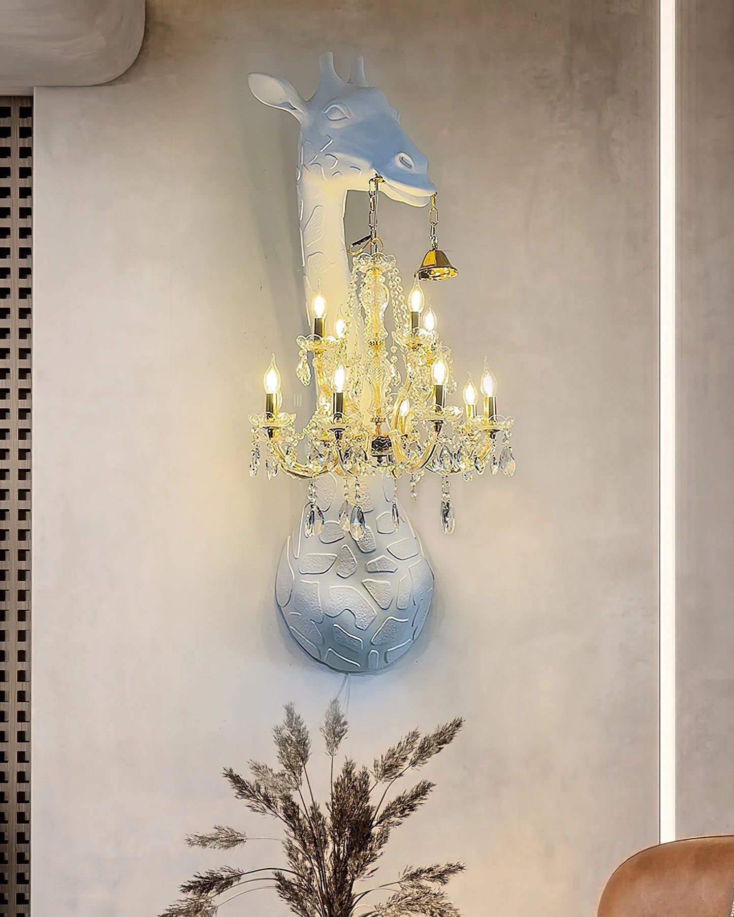 Lámpara de pared con escultura de jirafa