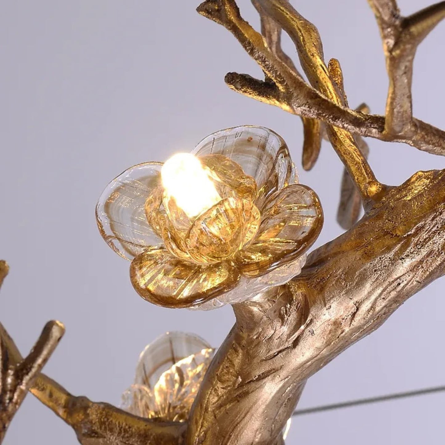 Lámpara de araña de rama de árbol con flores de cristal