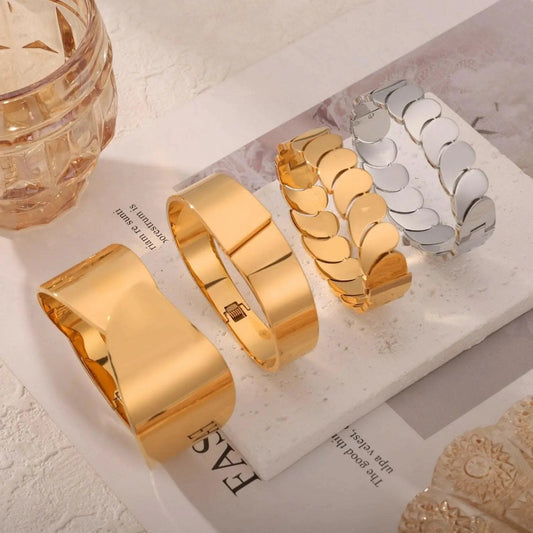 Las camisetas de Trendsi acaban de llegar - Pulsera de titanio chapada en oro