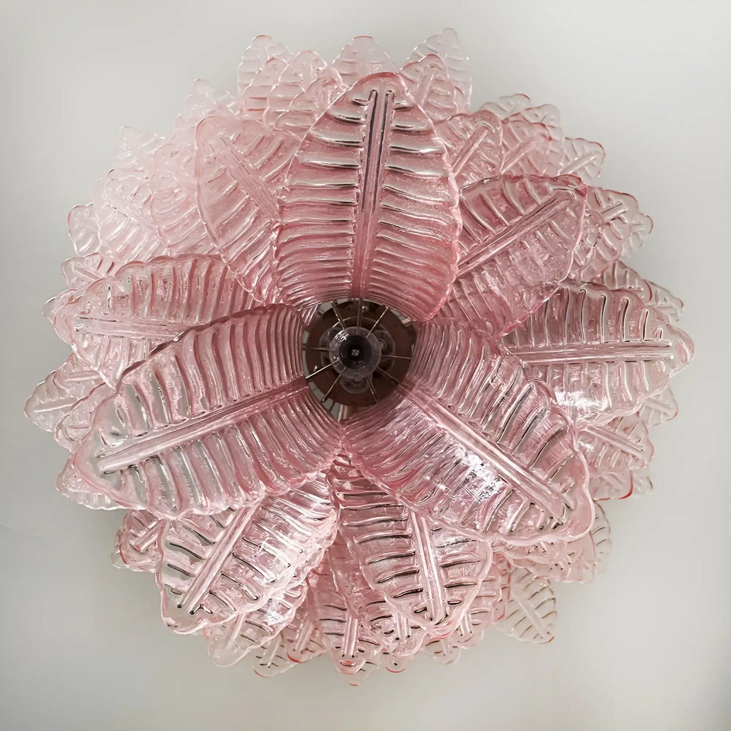 Preciosa lámpara de araña de cristal rosa Murano Felci