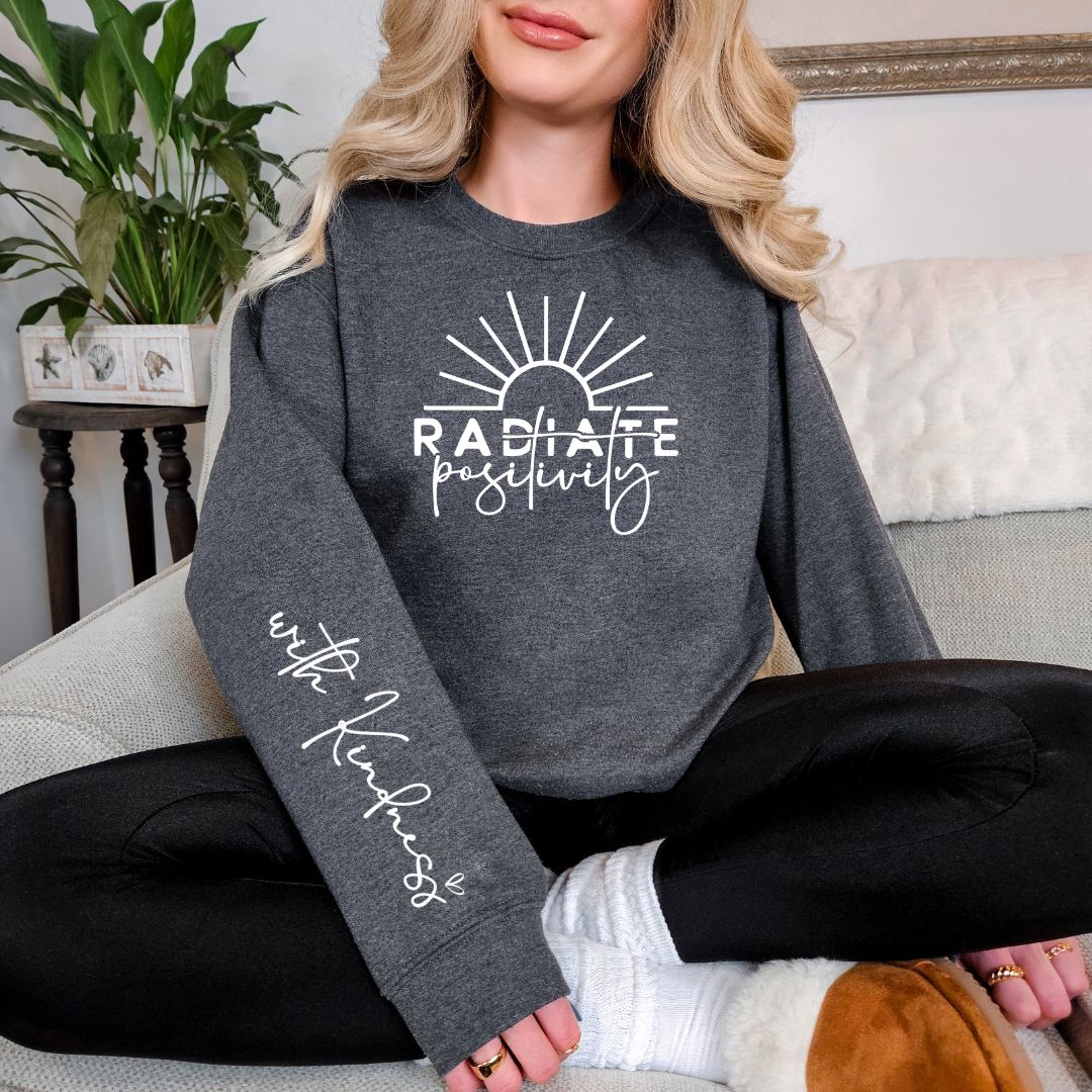 Sudadera con Gráfico "Irradia Positivismo" en Tres Colores