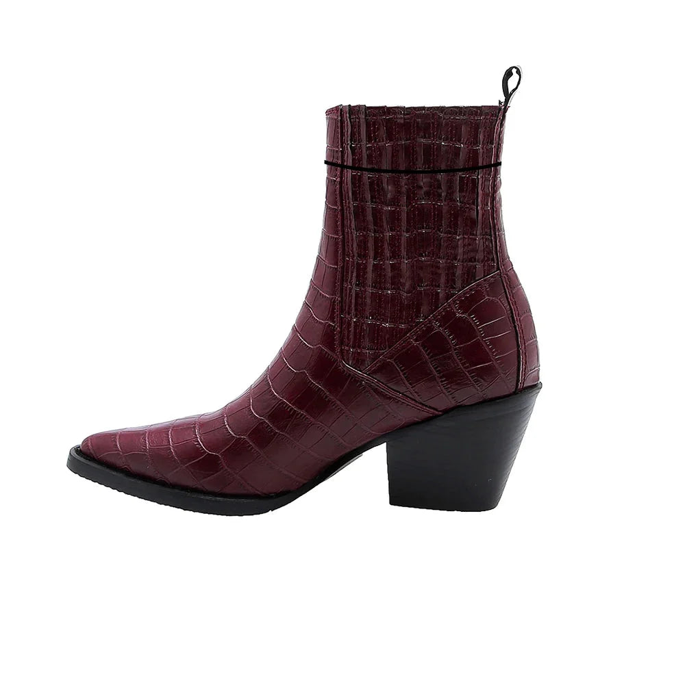 Bold Style: Western Cowboy Boots for Women