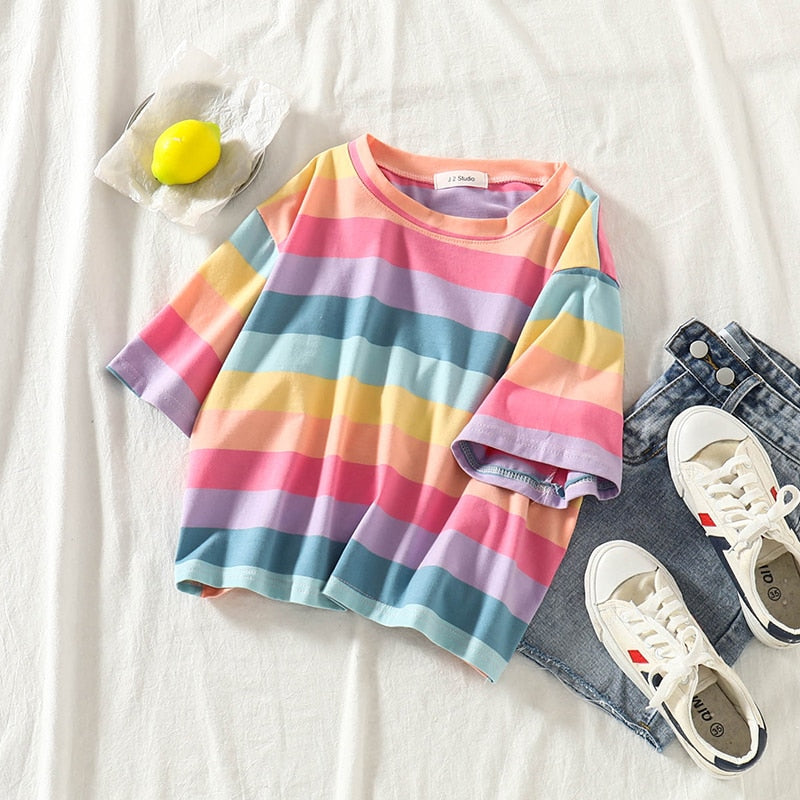 Camiseta a Rayas Arcoíris Pastel