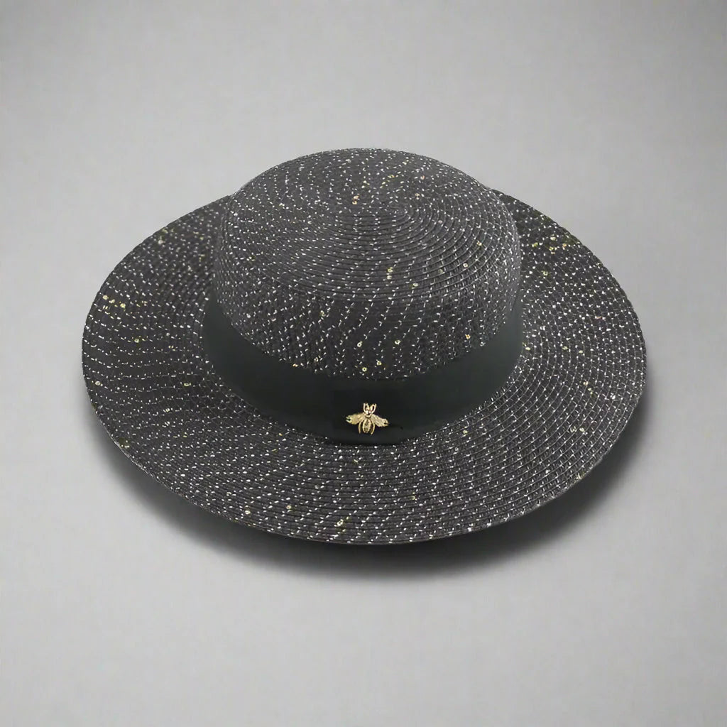 Canotier de paja para mujer con adorno de abeja metálica