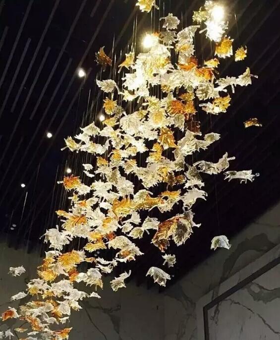 Lámpara de araña de cristal con forma de hoja de arce