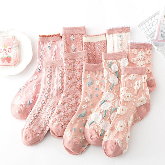 Calcetines bordados con motivos florales