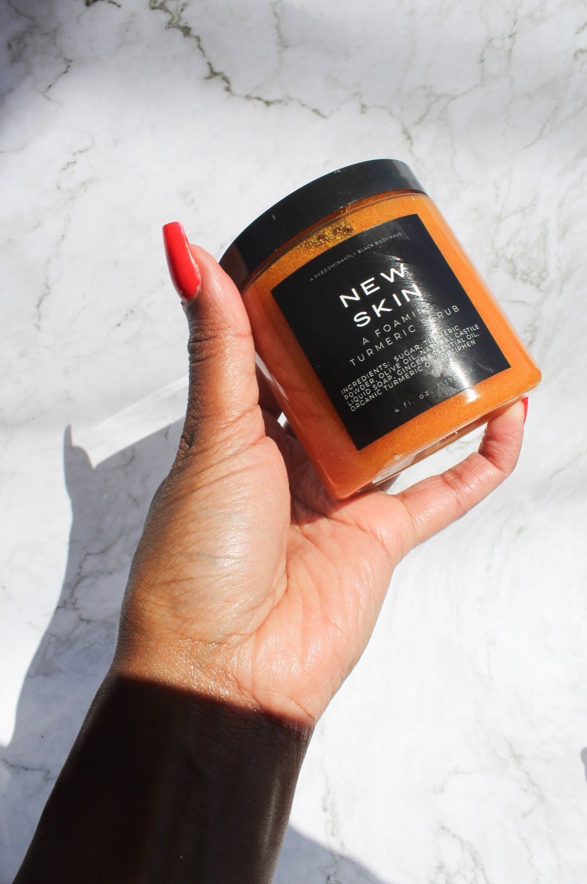NUEVA PIEL, UN EXFOLIANTE ESPUMOSO DE CÚRCUMA
