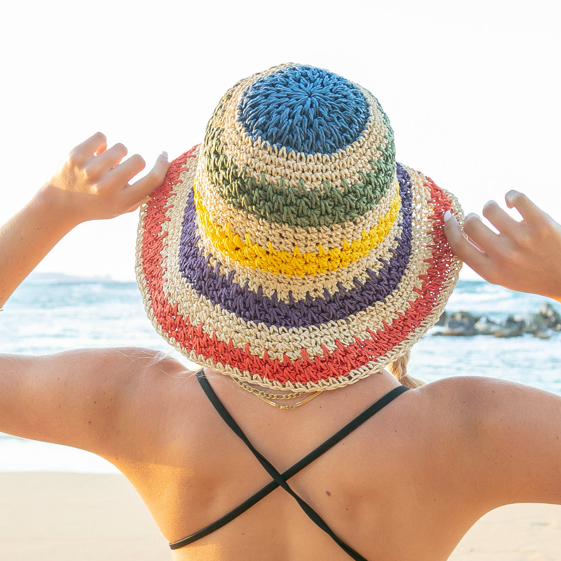 Sombrero de pescador de paja tejido arcoíris