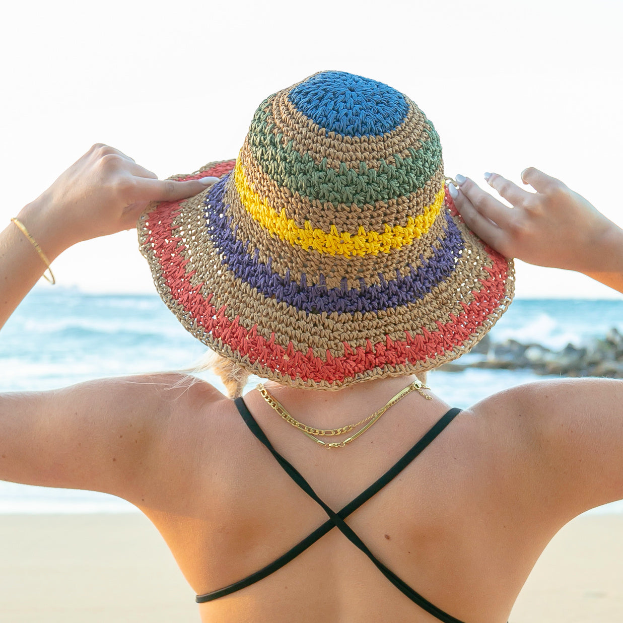 Sombrero de pescador de paja tejido arcoíris