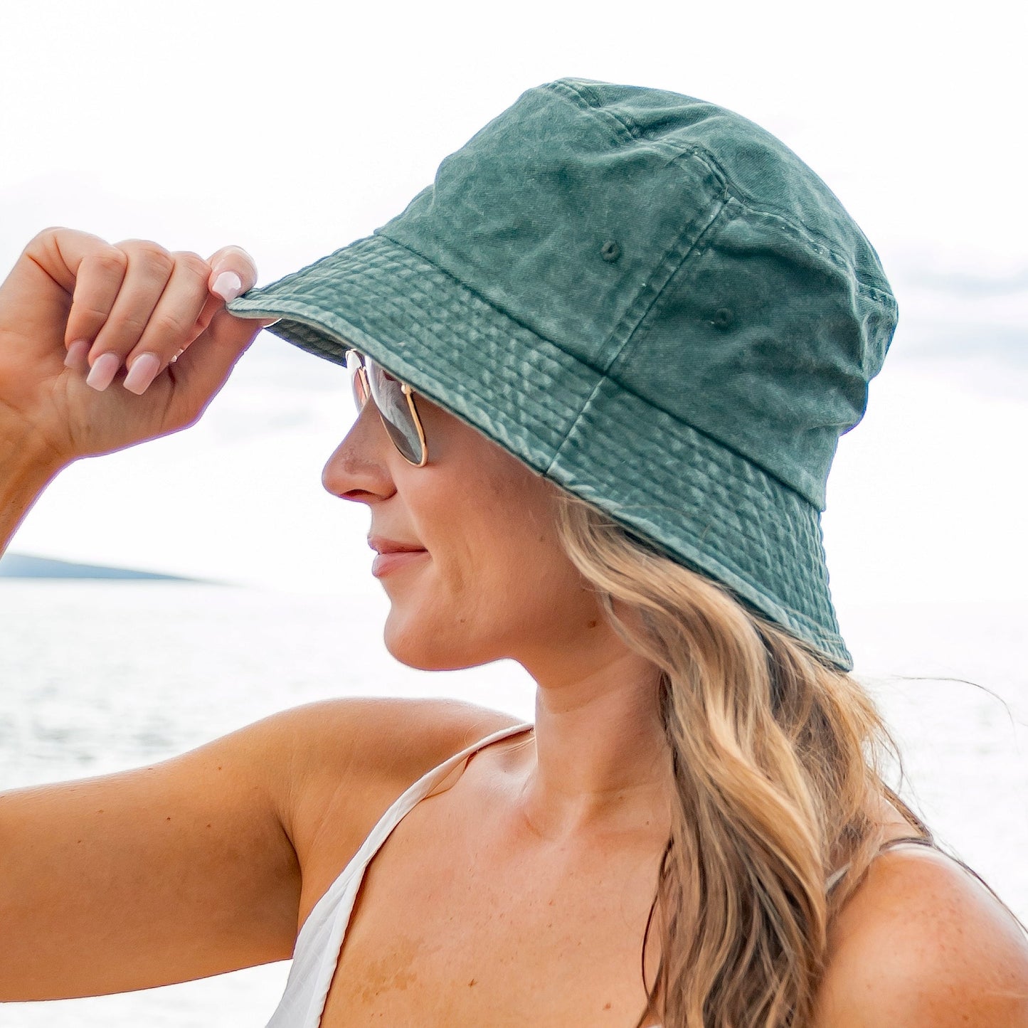 Sombreros de pescador desgastados
